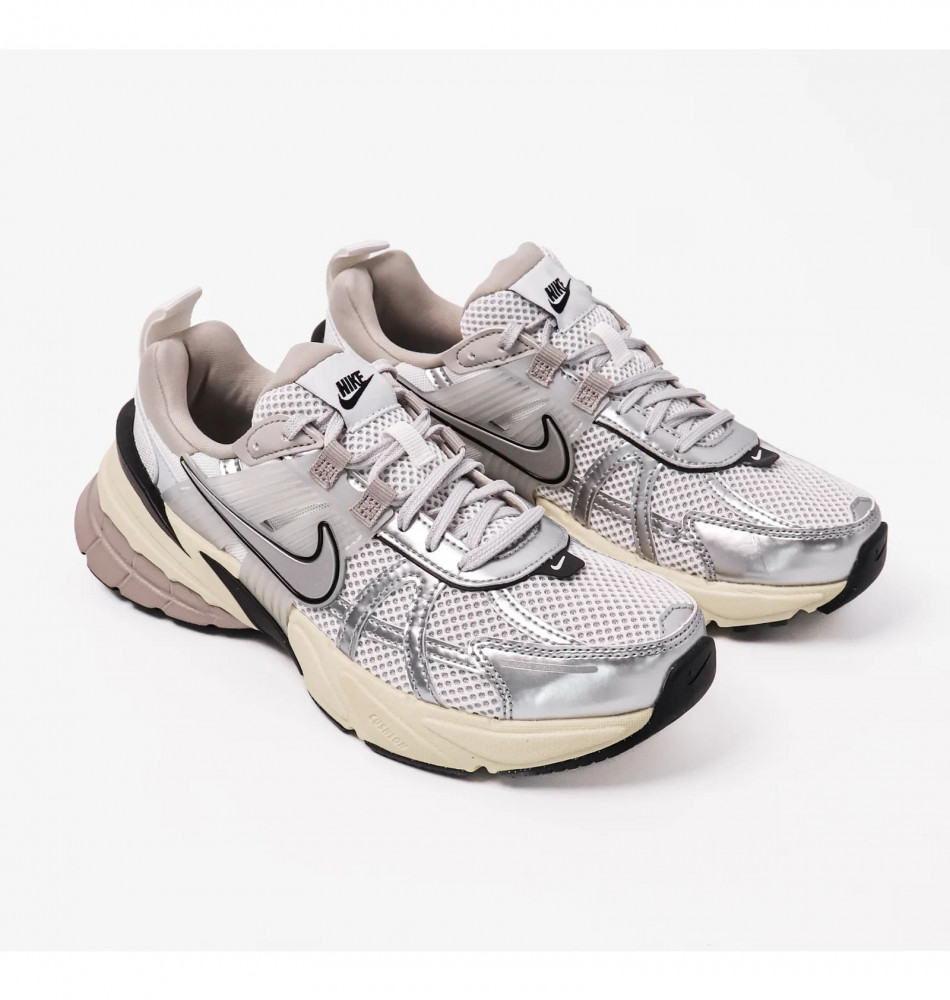 Чоловічі кросівки Nike V2K Run FD0736-001 FD0736-100