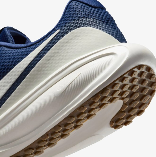 Чоловічі кросівки Nike Revolution 8 HJ9198-402_image_7
