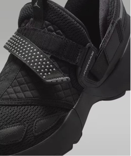 Кросівки жіночі Wmns Jordan Trunner Lx Triple HQ2164-001_image_8