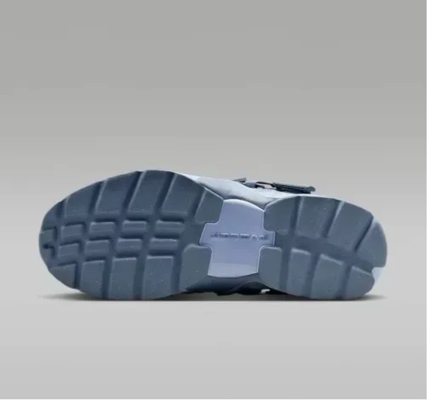 Кросівки жіночі Wmns Jordan Trunner Lx Triple HQ2164-010_image_4