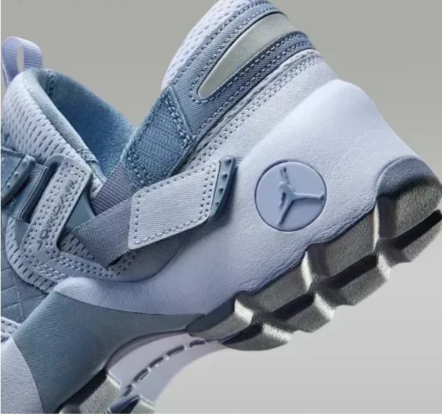 Кросівки жіночі Wmns Jordan Trunner Lx Triple HQ2164-010_image_6