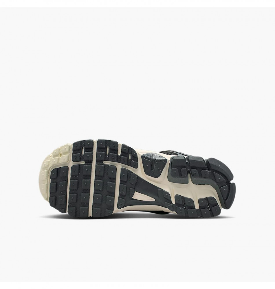 Кросівки Nike Vomero 5 IB5853-001_image_4