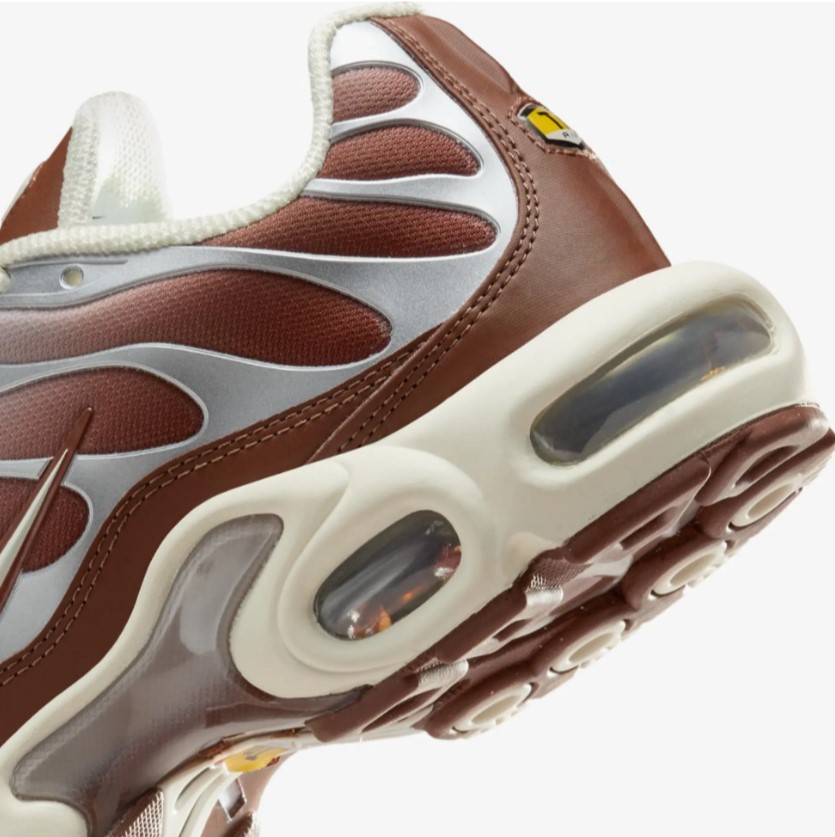 Жіночі кросівки Nike Wmns Air Max Dark Pony II7637-200_image_5