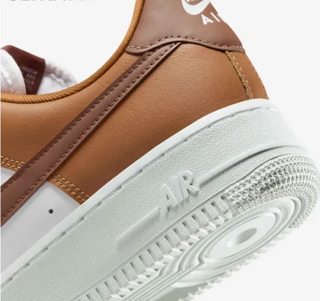 Кросівки жіночі Nike Air Force 1 07 IM6364-200_image_5