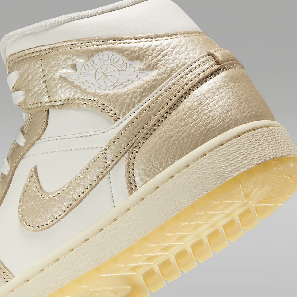 Кросівки жіночі Air Jordan 1 Mid Se HV5159-100_image_9