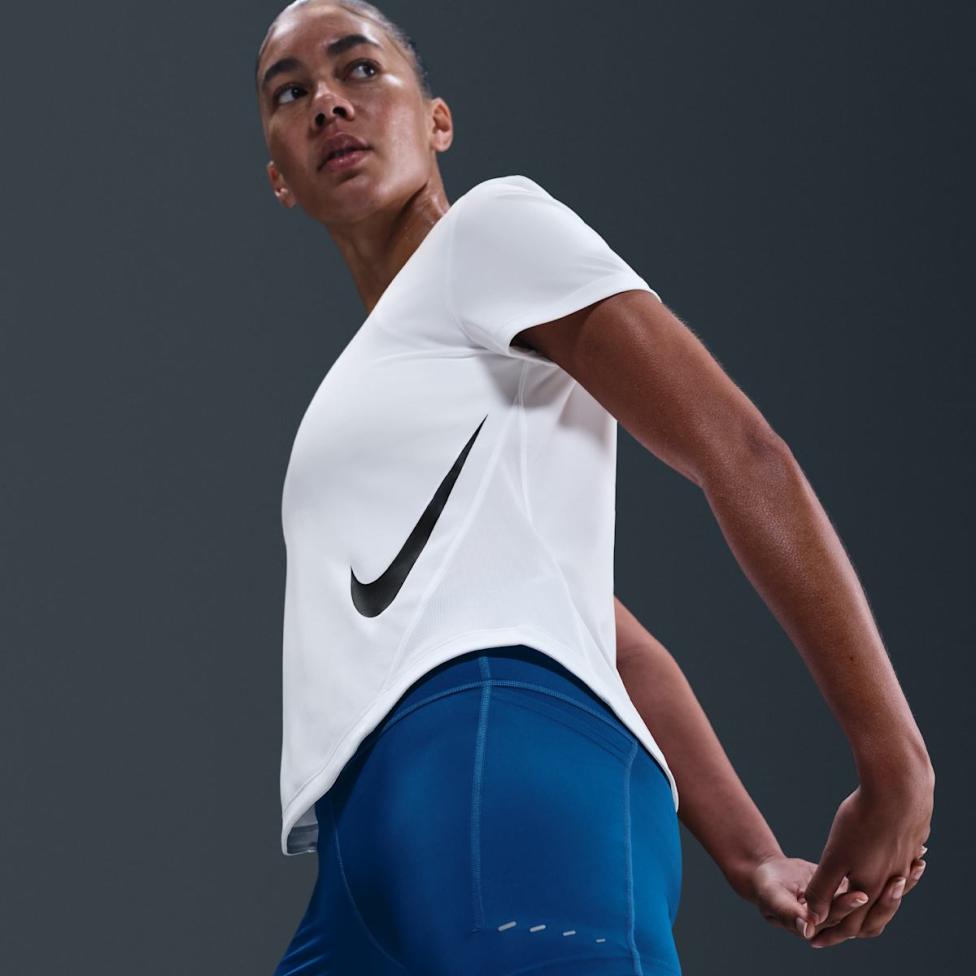 Жіноча футболка NIKE W NK TEMPO SWSH HBR DF SS TOP HV2772-100