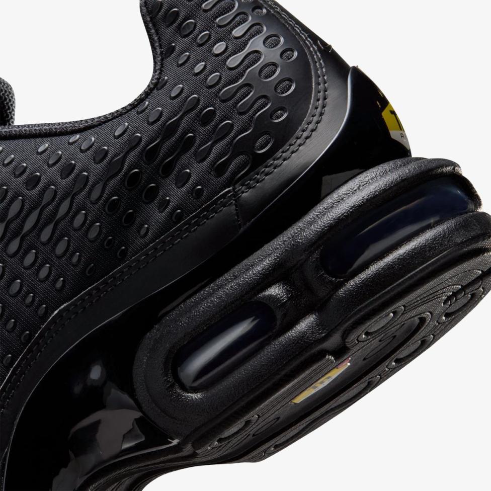 Чоловічі кросівки NIKE AIR MAX PLUS VII HQ2197-001_image_8