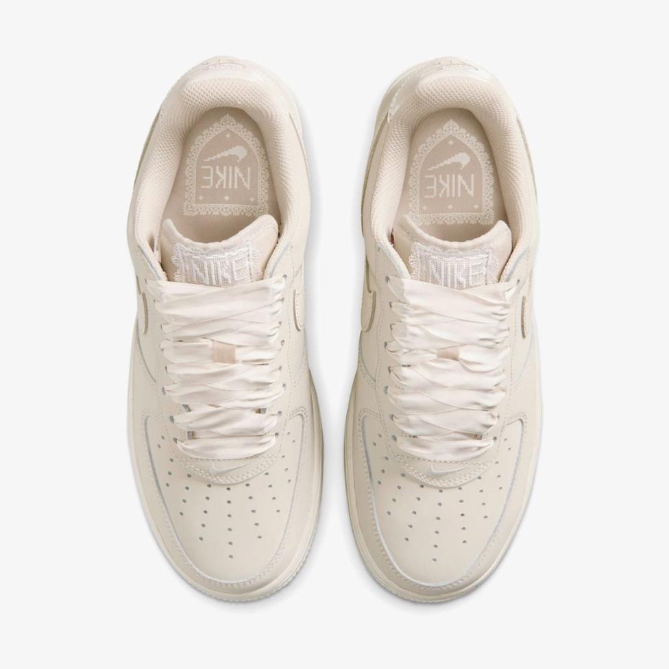 Жіночі кросівки NIKE W AIR FORCE 1 RETRO PRM IR0871-100_image_4