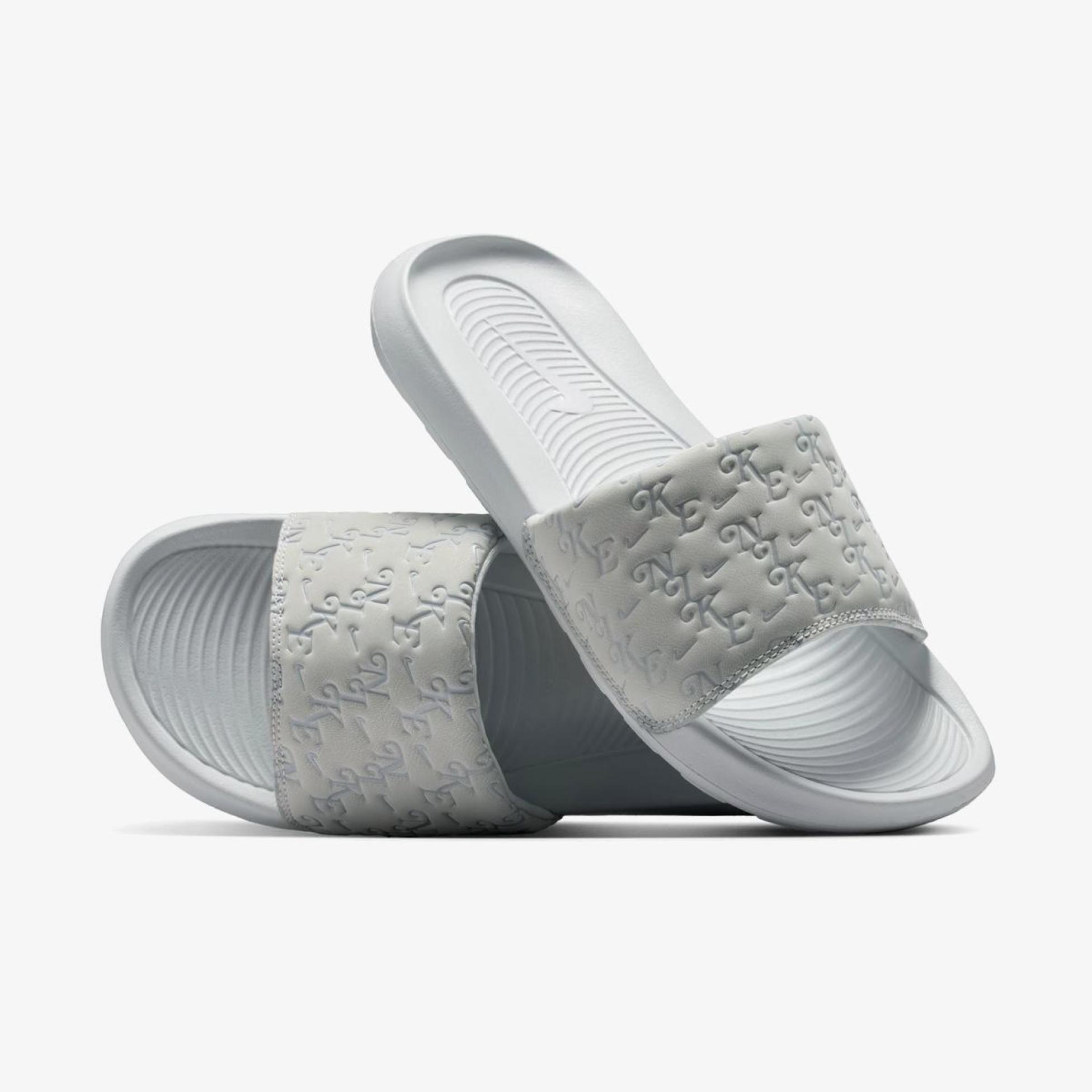 Жіночі тапочки NIKE W VICTORI ONE SLIDE PRINT HQ7022-011