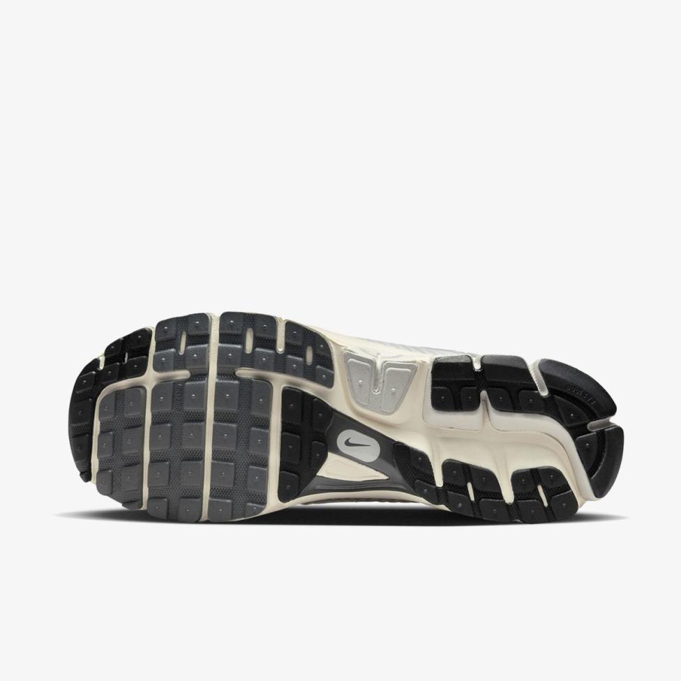 Мужские кроссовки NIKE ZOOM VOMERO 5 HF0731-007