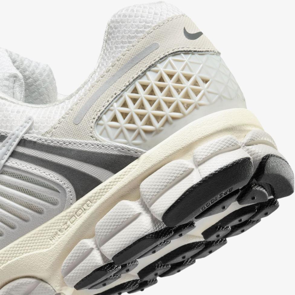 Чоловічі кросівки NIKE ZOOM VOMERO 5 HF0731-007_image_8