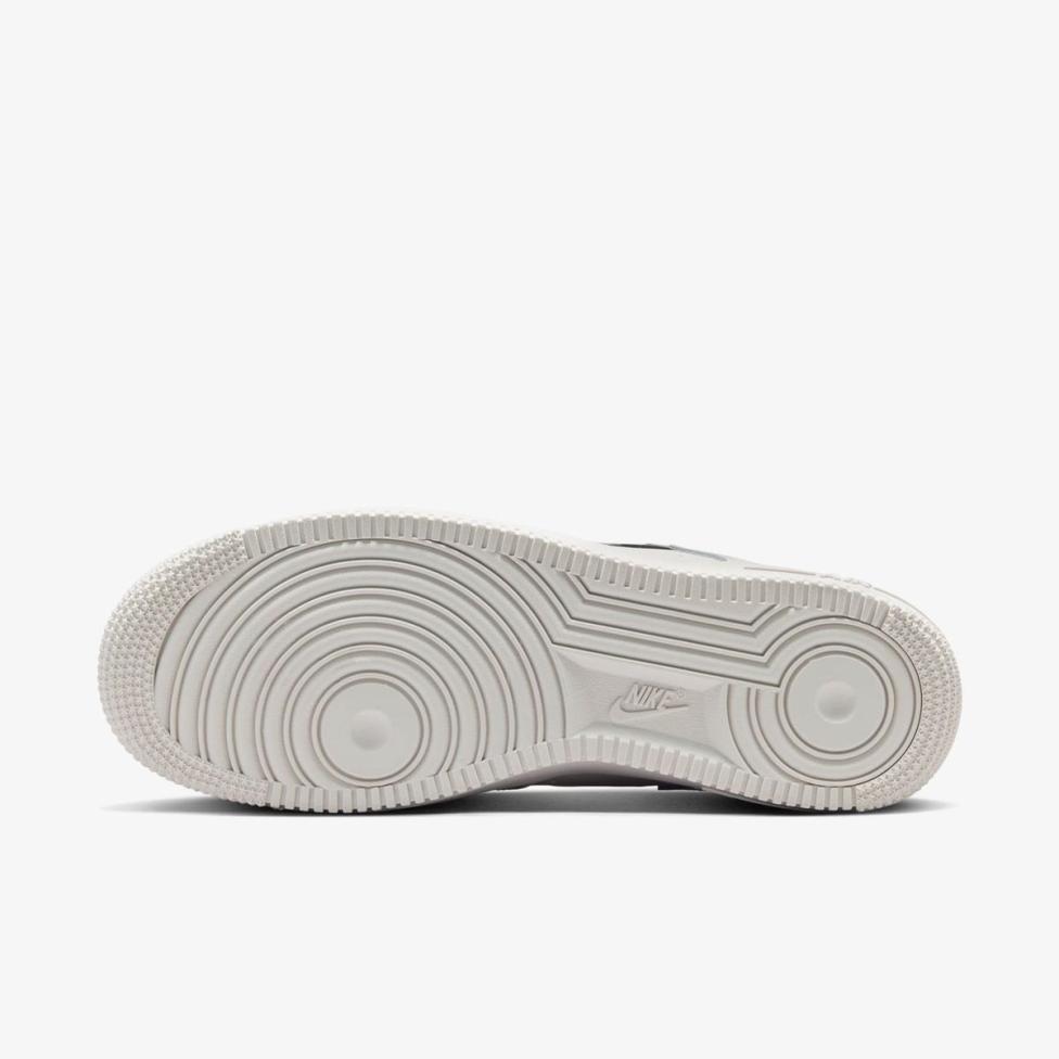 Жіночі кросівки NIKE WMNS AIR FORCE 1 '07 IU7558-030
