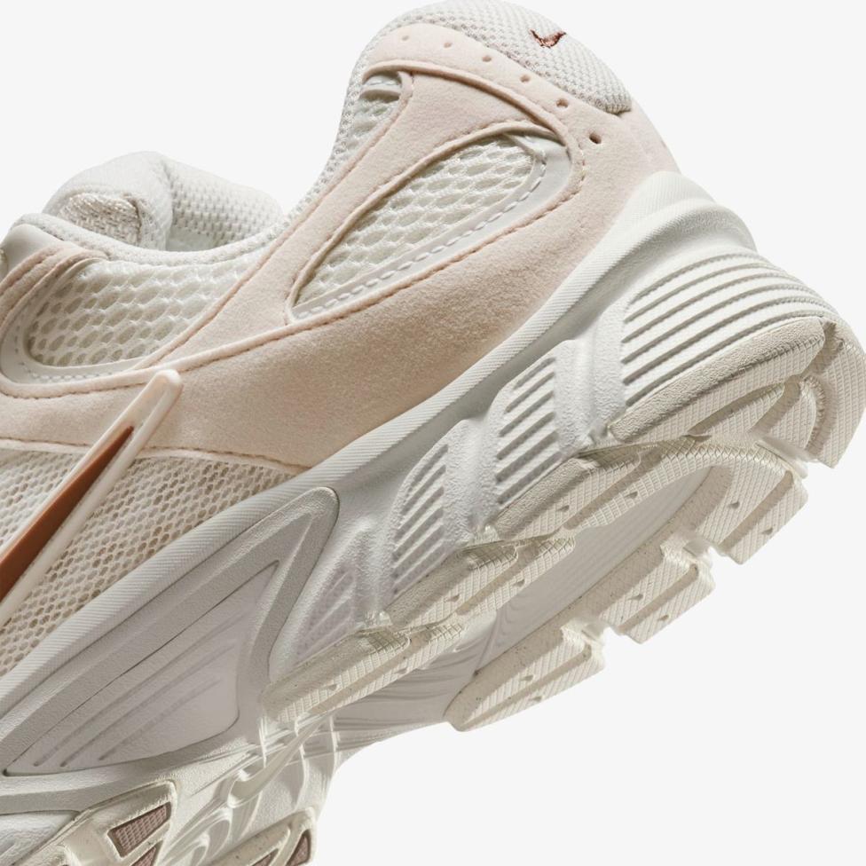 Жіночі кросівки NIKE W V5 RNR S IQ7577-121_image_8