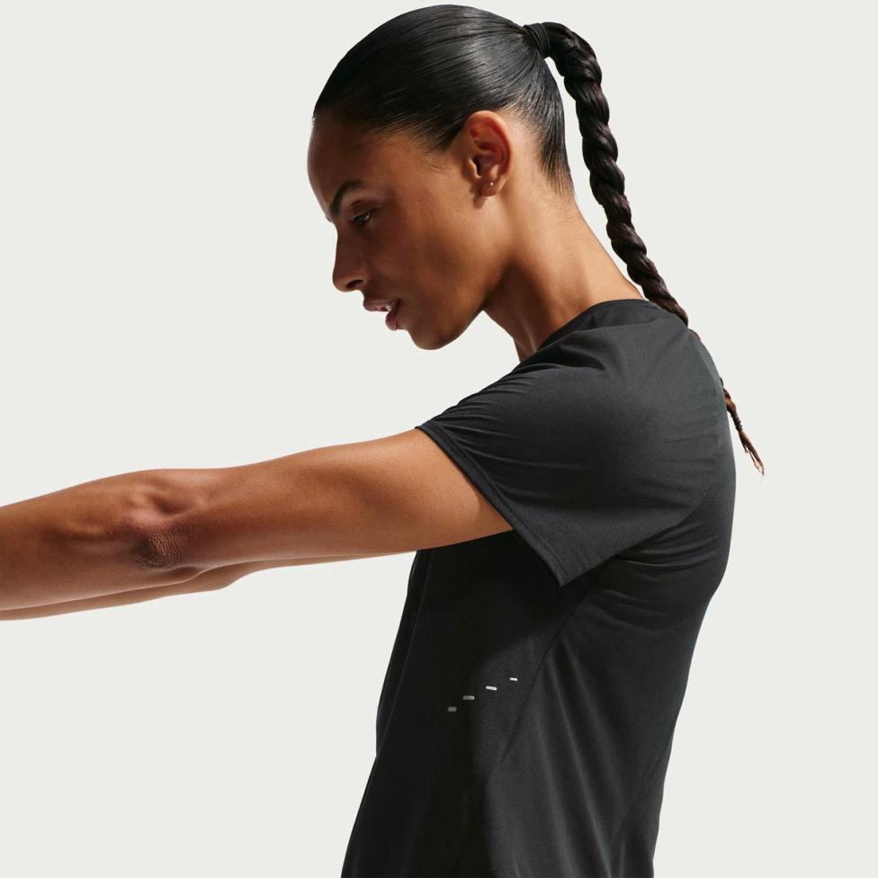 Жіноча футболка NIKE W NK SWFT NVLT BRTHE SS TOP IF1680-010