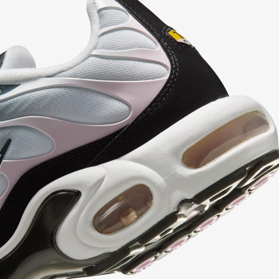 Чоловічі кросівки NIKE AIR MAX PLUS IU7540-001_image_6