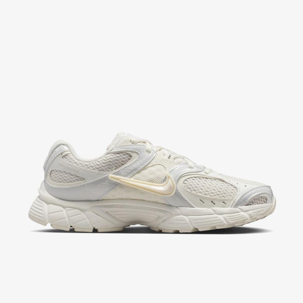 Жіночі кросівки NIKE W V5 RNR IQ0276-030_image_3