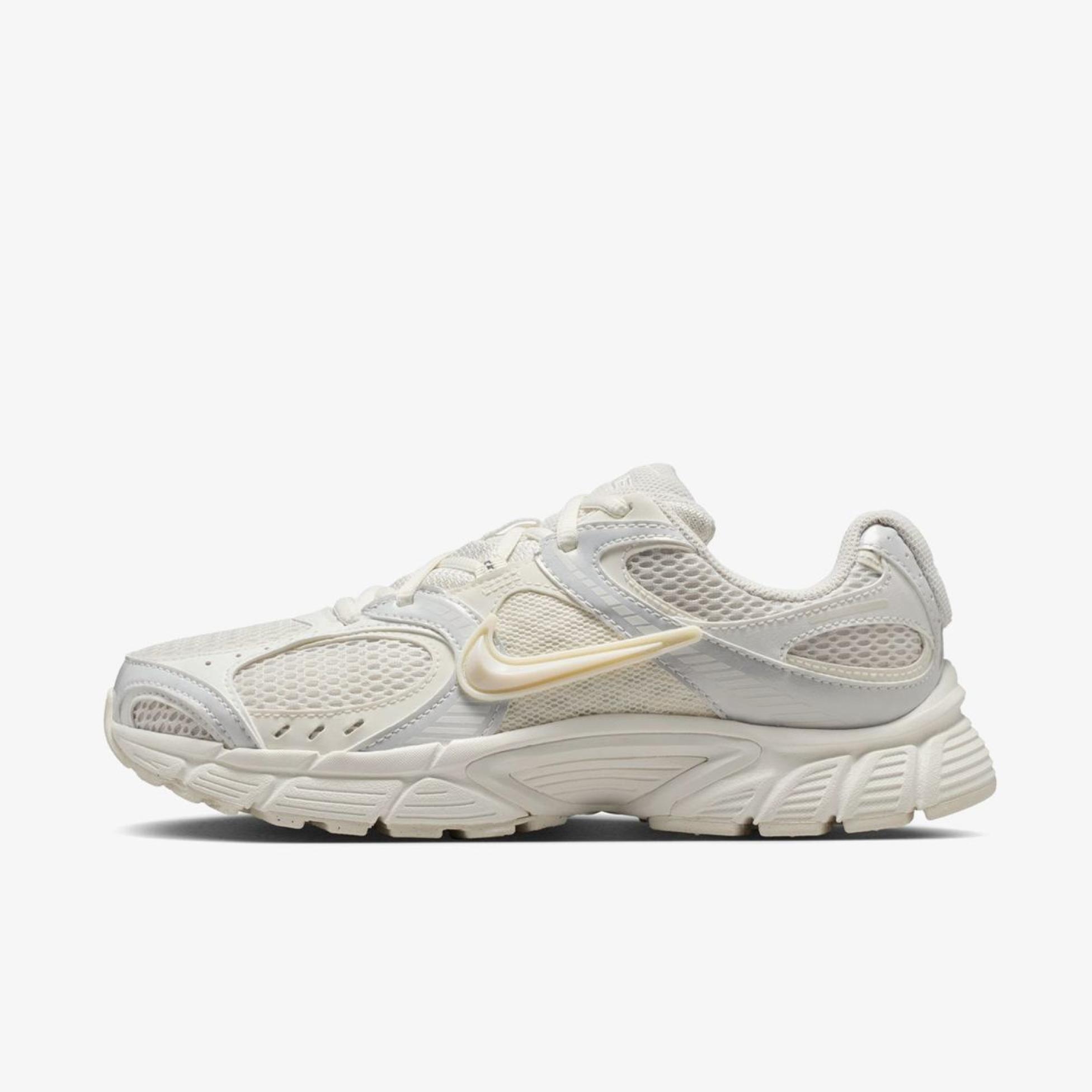 Жіночі кросівки NIKE W V5 RNR IQ0276-030