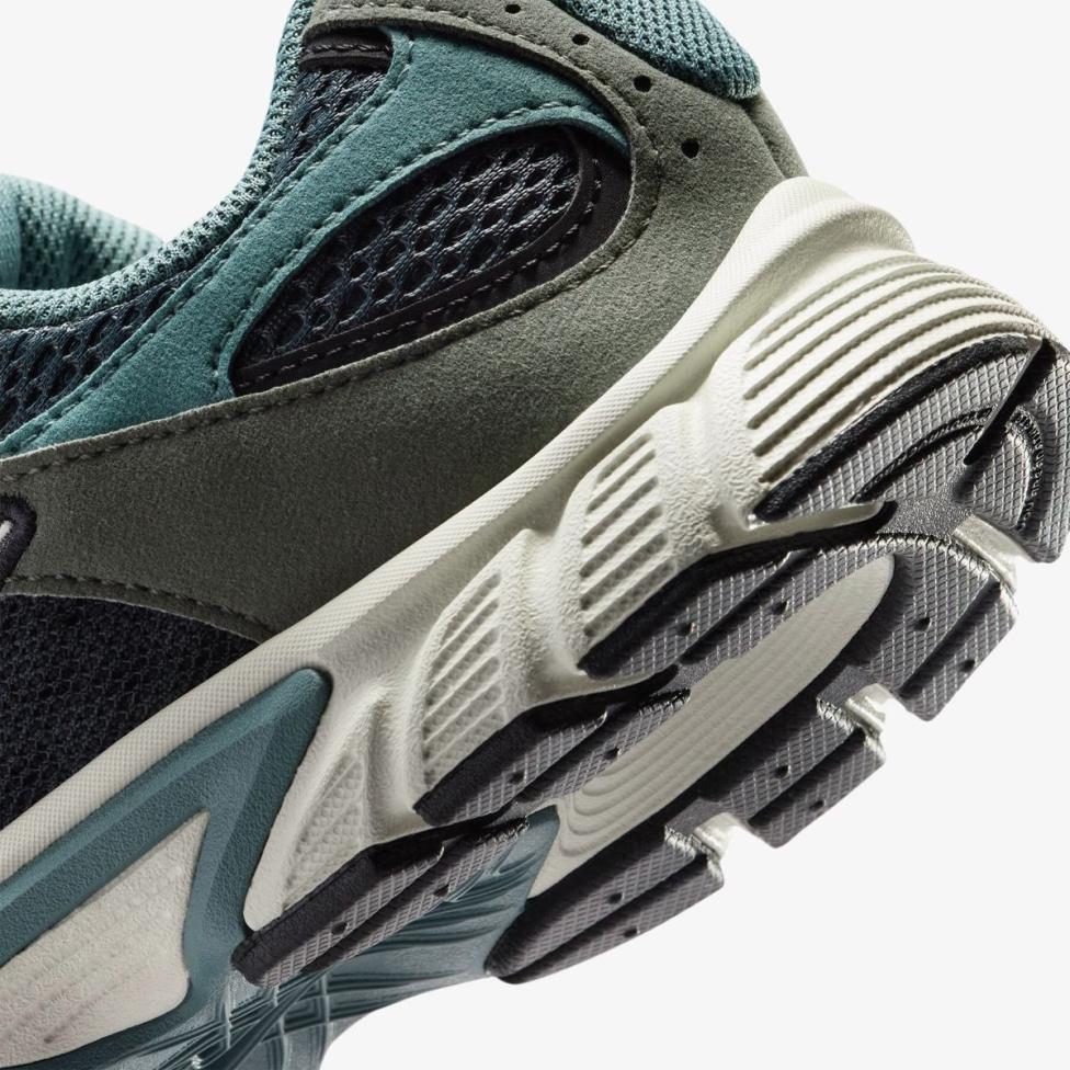 Дитячі кросівки NIKE V5 RNR SUEDE (GS) IO1644-003_image_8