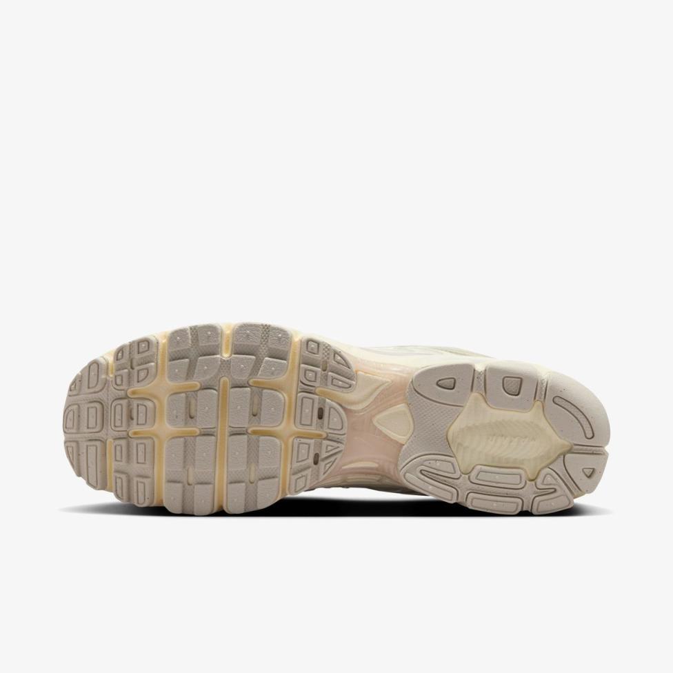 Жіночі кросівки NIKE WMNS AIR MAX MOTO 2K SE PHANTOM / PALE IVORY IO4862-100