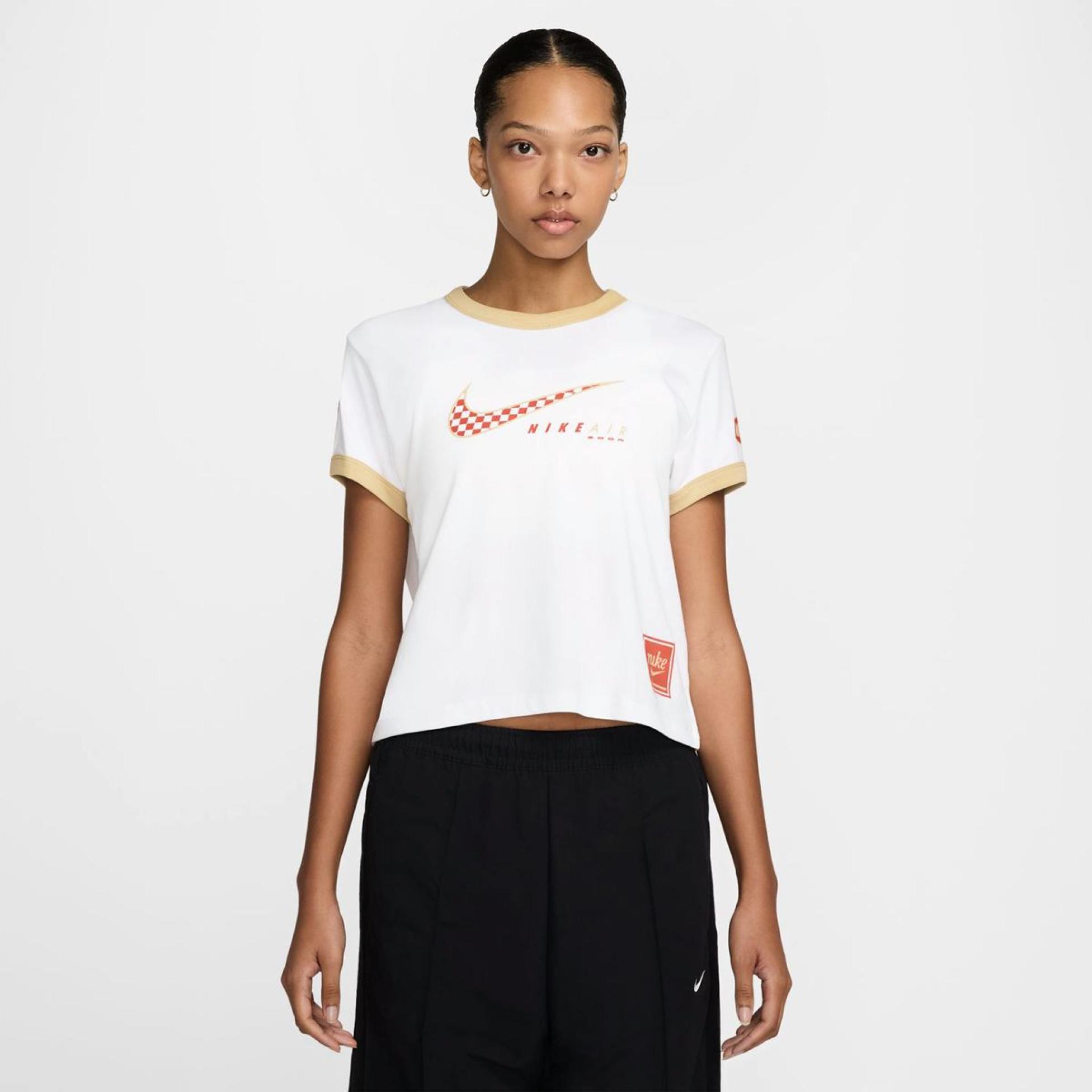 Жіноча футболка NIKE W NSW CLUB SS TEE MOTO RGR HQ1707-100