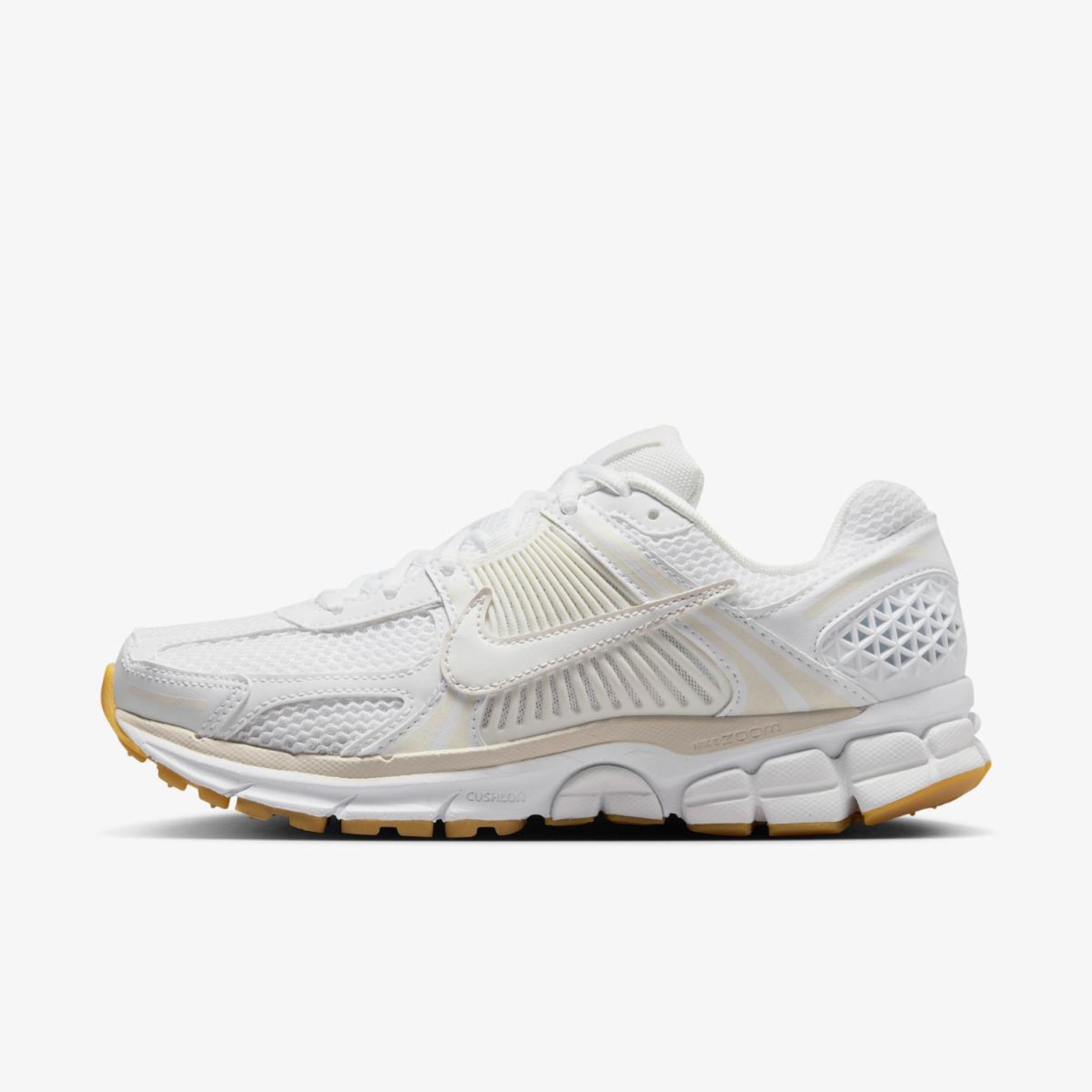Жіночі кросівки NIKE W ZOOM VOMERO 5 FJ2028-104