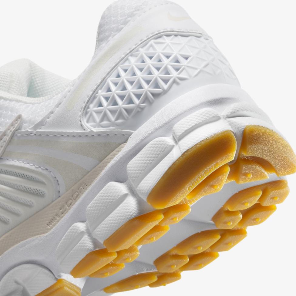 Жіночі кросівки NIKE W ZOOM VOMERO 5 FJ2028-104_image_8