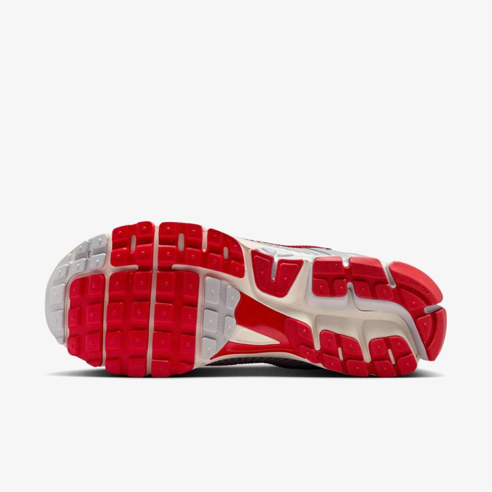 Мужские кроссовки NIKE ZOOM VOMERO 5 SE IQ6589-001