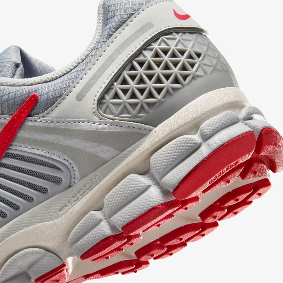 Чоловічі кросівки NIKE ZOOM VOMERO 5 SE IQ6589-001_image_8