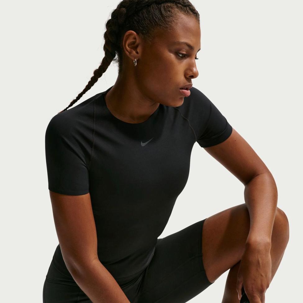 Жіноча футболка NIKE W NK DF UNVRSA SS TOP SNL IO1271-010_image_3