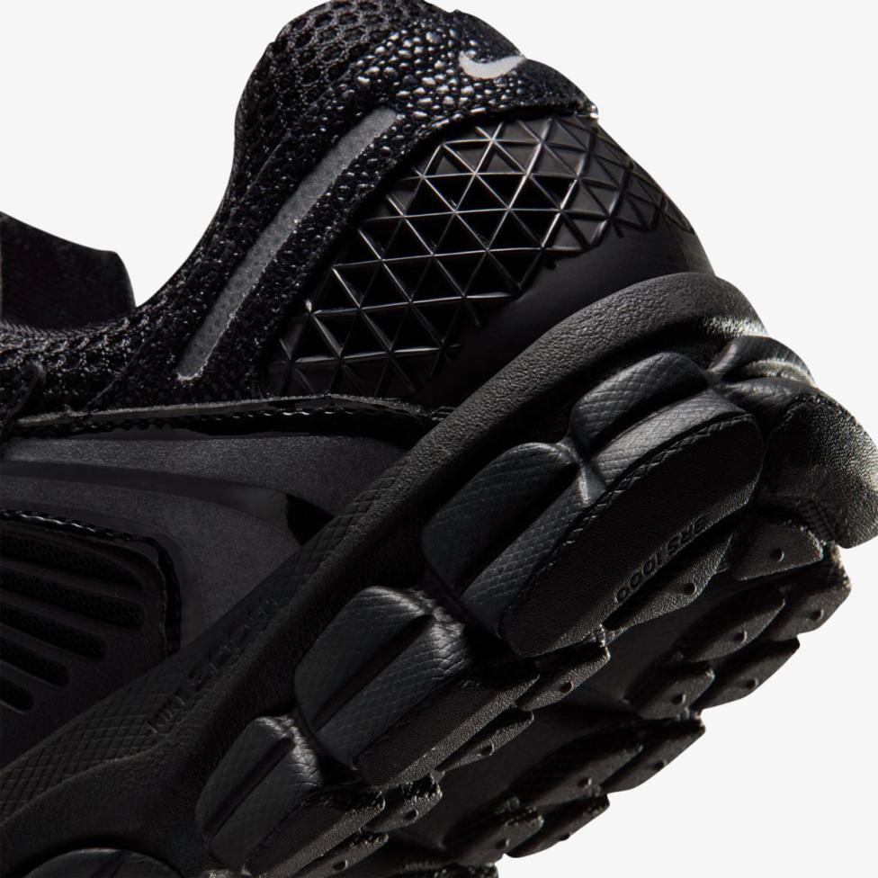 Жіночі кросівки NIKE W ZOOM VOMERO 5 II6236-001_image_8