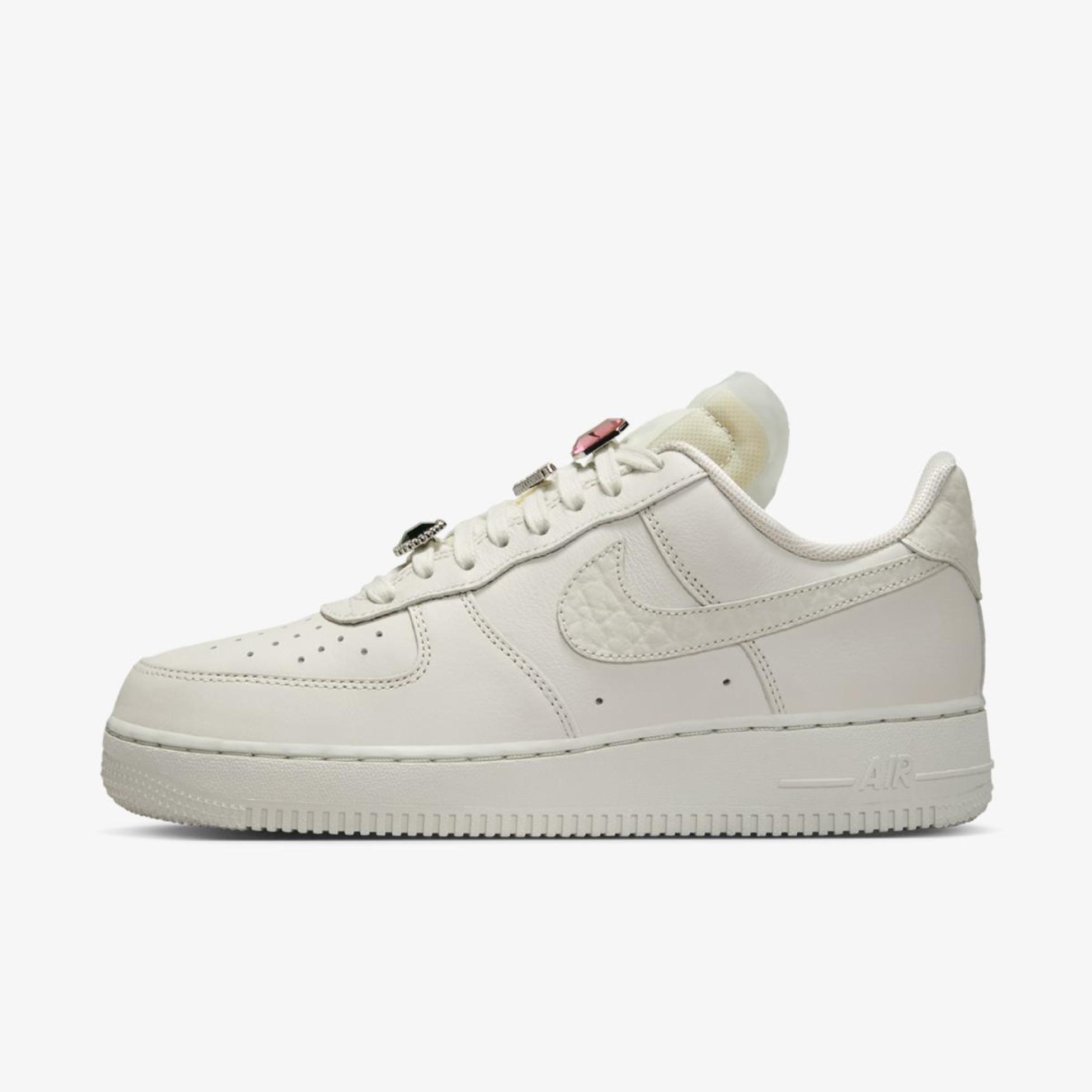 Жіночі кросівки NIKE WMNS AIR FORCE 1 LO PRM DN5463-001