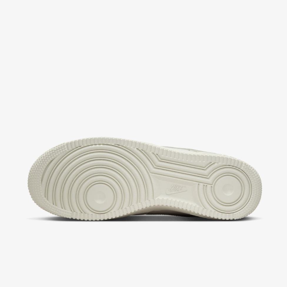 Жіночі кросівки NIKE WMNS AIR FORCE 1 LO PRM DN5463-001