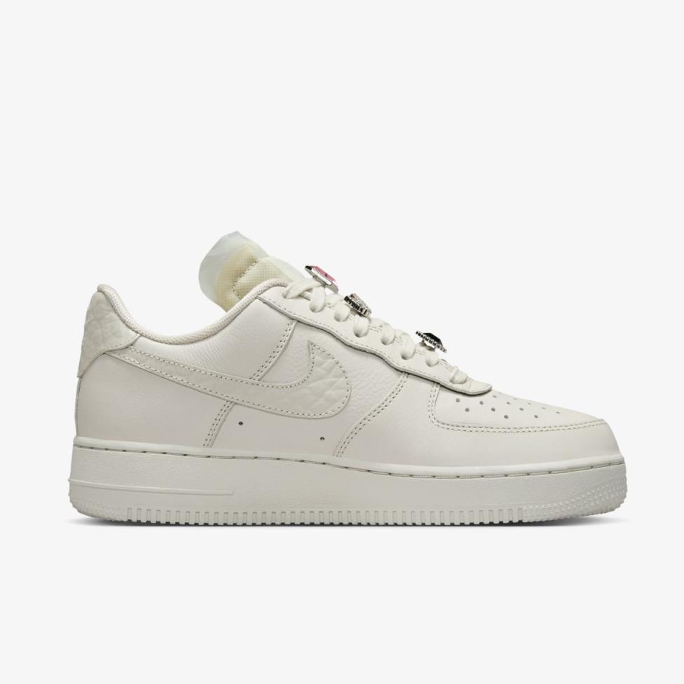 Жіночі кросівки NIKE WMNS AIR FORCE 1 LO PRM DN5463-001_image_3