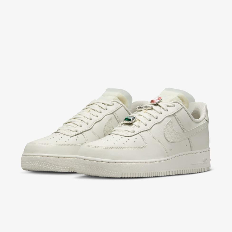 Жіночі кросівки NIKE WMNS AIR FORCE 1 LO PRM DN5463-001_image_5