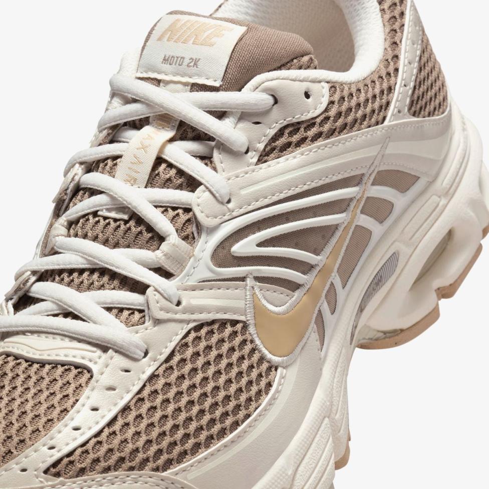 Женские кроссовки NIKE AIR MAX MOTO 2K IQ0278-214_image_3