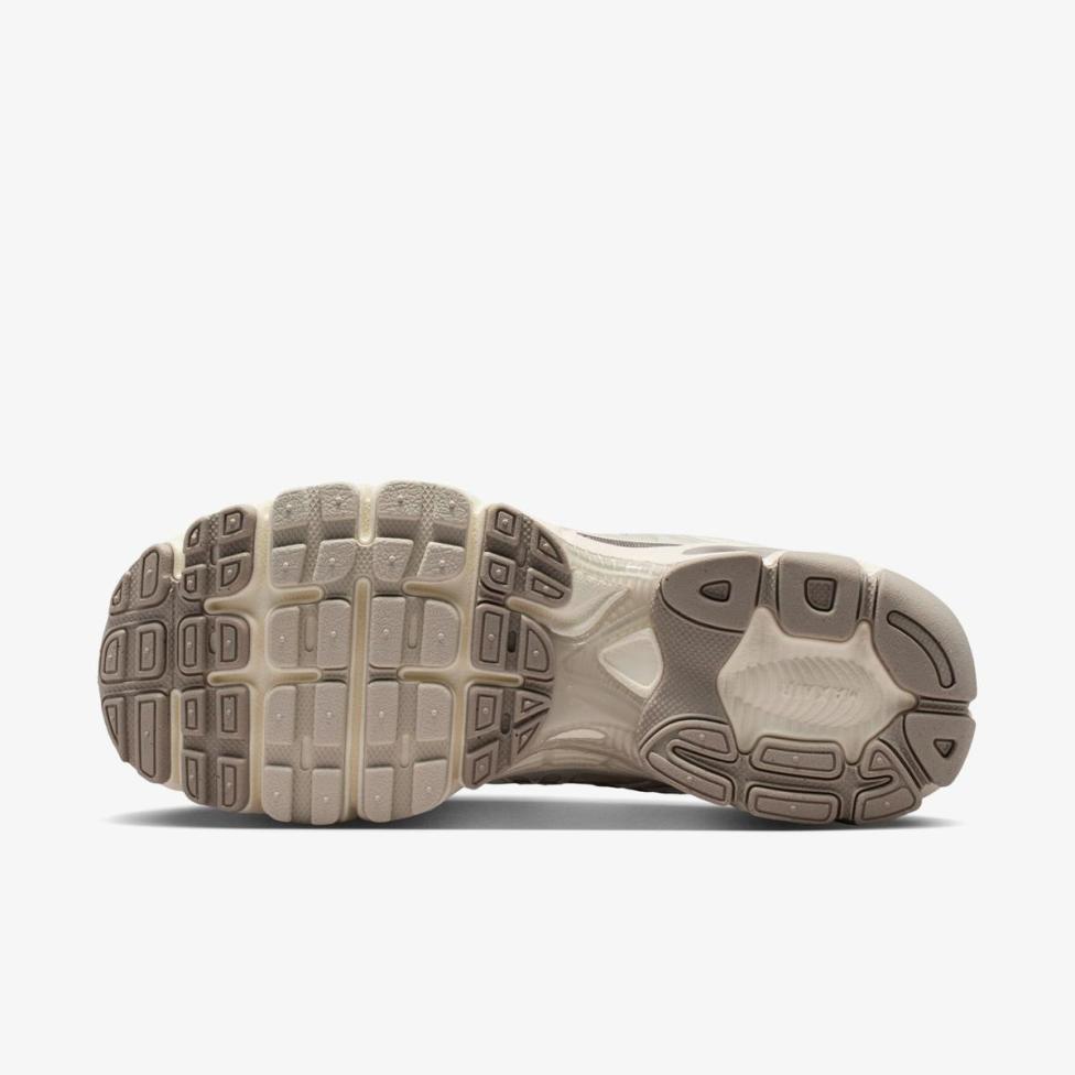 Жіночі кросівки NIKE AIR MAX MOTO 2K IQ0272-030