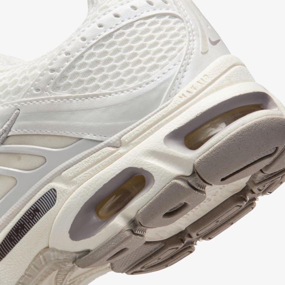 Жіночі кросівки NIKE AIR MAX MOTO 2K IQ0272-030_image_8