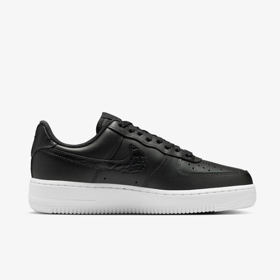 Жіночі кросівки NIKE AIR FORCE 1 07 SE IO4837-001_image_3