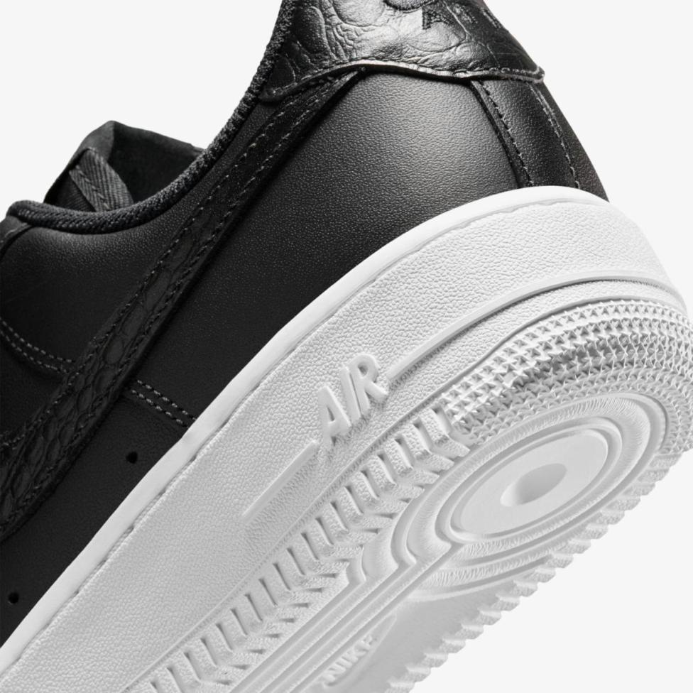 Жіночі кросівки NIKE AIR FORCE 1 07 SE IO4837-001_image_8