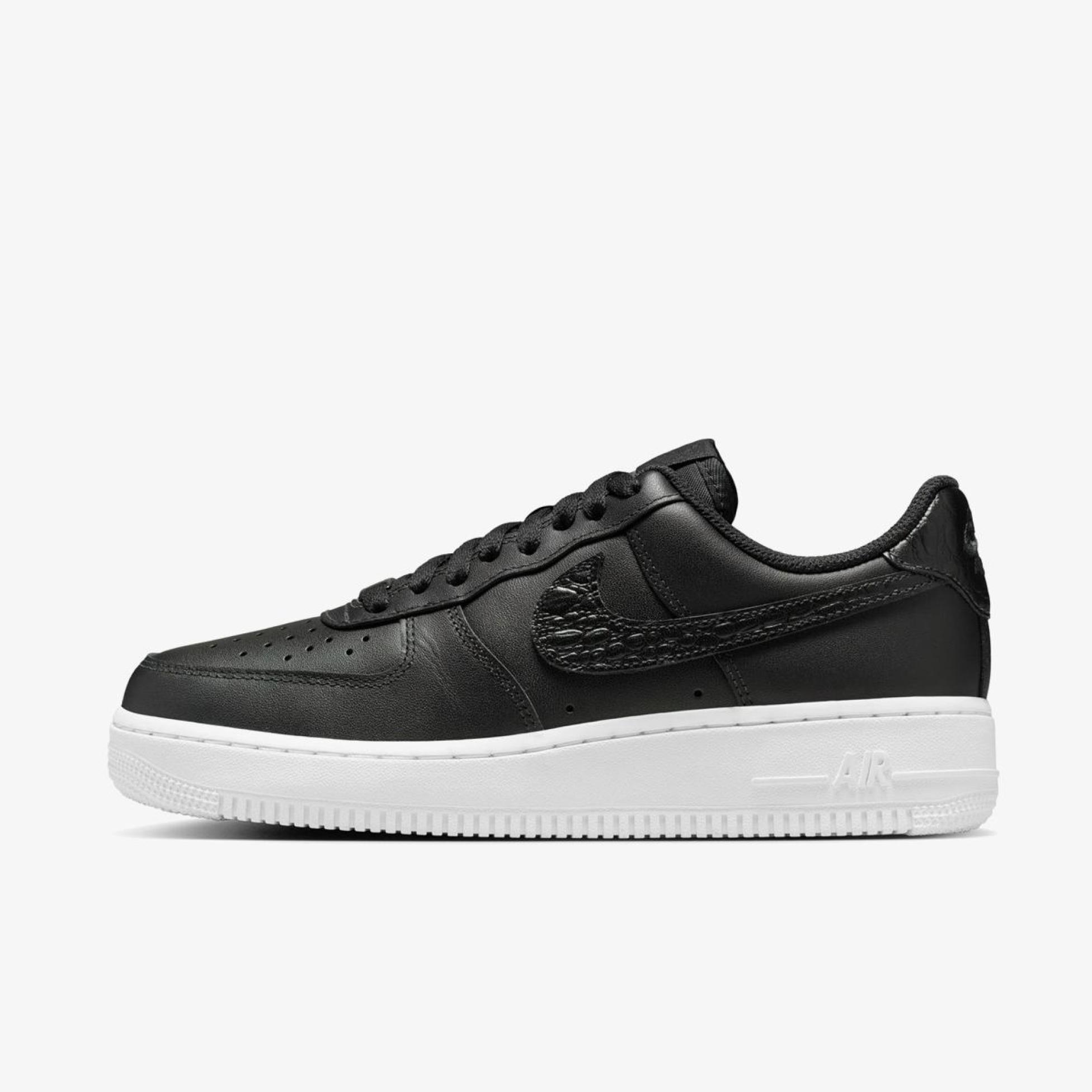 Жіночі кросівки NIKE AIR FORCE 1 07 SE IO4837-001