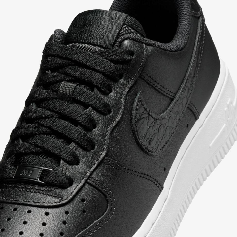 Жіночі кросівки NIKE AIR FORCE 1 07 SE IO4837-001_image_7