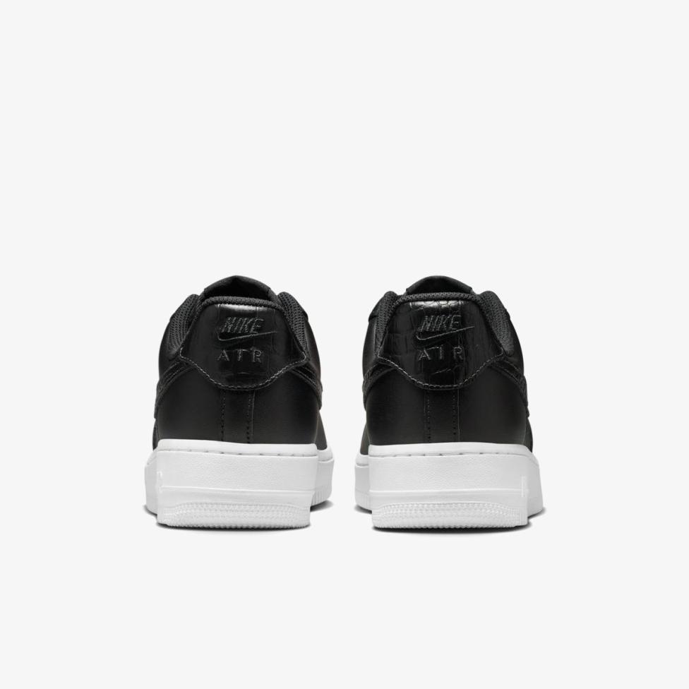 Жіночі кросівки NIKE AIR FORCE 1 07 SE IO4837-001_image_6