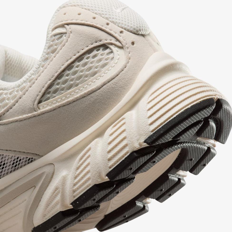 Жіночі кросівки NIKE W V5 RNR II6294-100_image_8