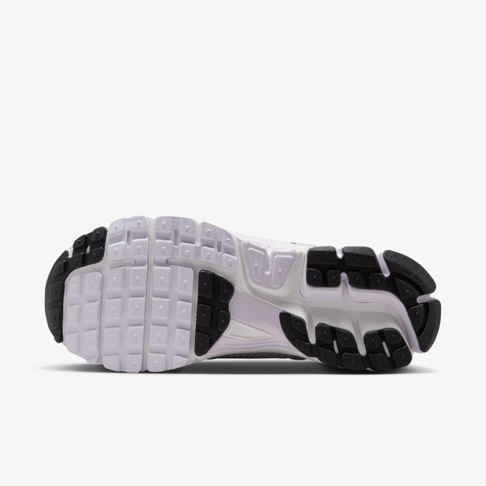 Жіночі кросівки NIKE W ZOOM VOMERO 5 M IB7253-500