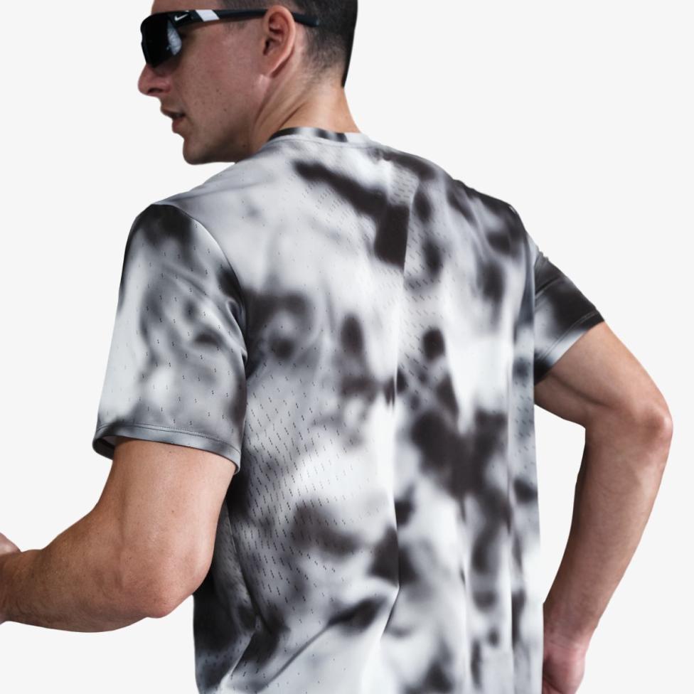 Чоловіча футболка NIKE M NK DFADV RD BREATHE SS TOP HJ4148-010