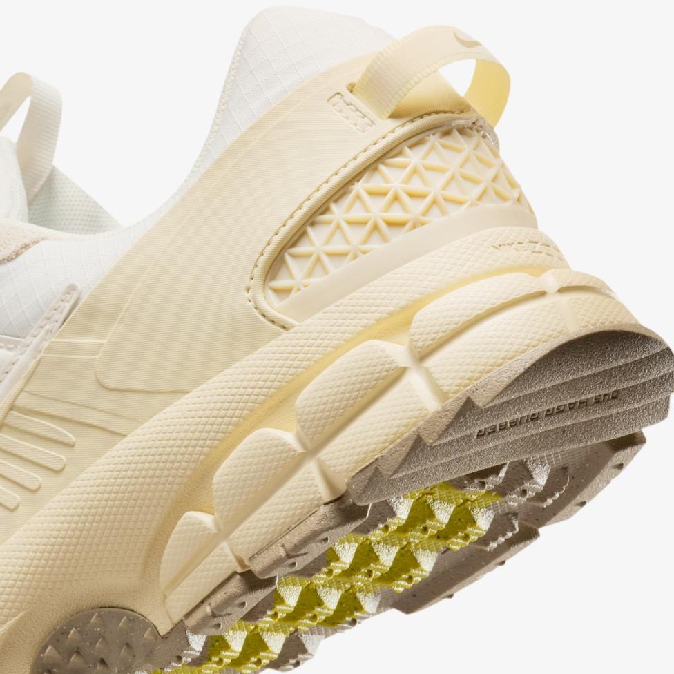 Чоловічі кросівки NIKE ZOOM VOMERO ROAM FV2295-101_image_8