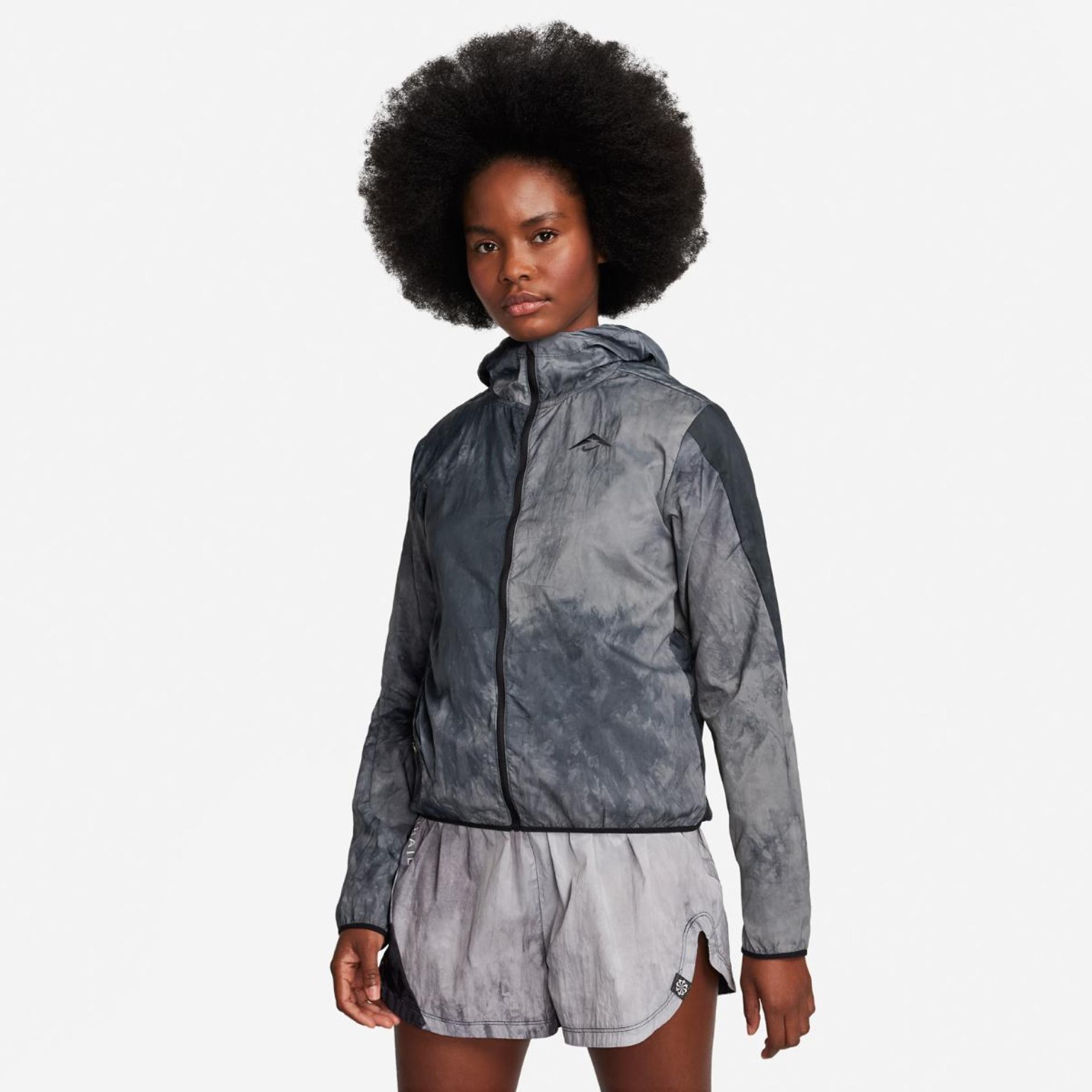 Жіноча вітровка NIKE W TRAIL REPEL JKT FN6853-010
