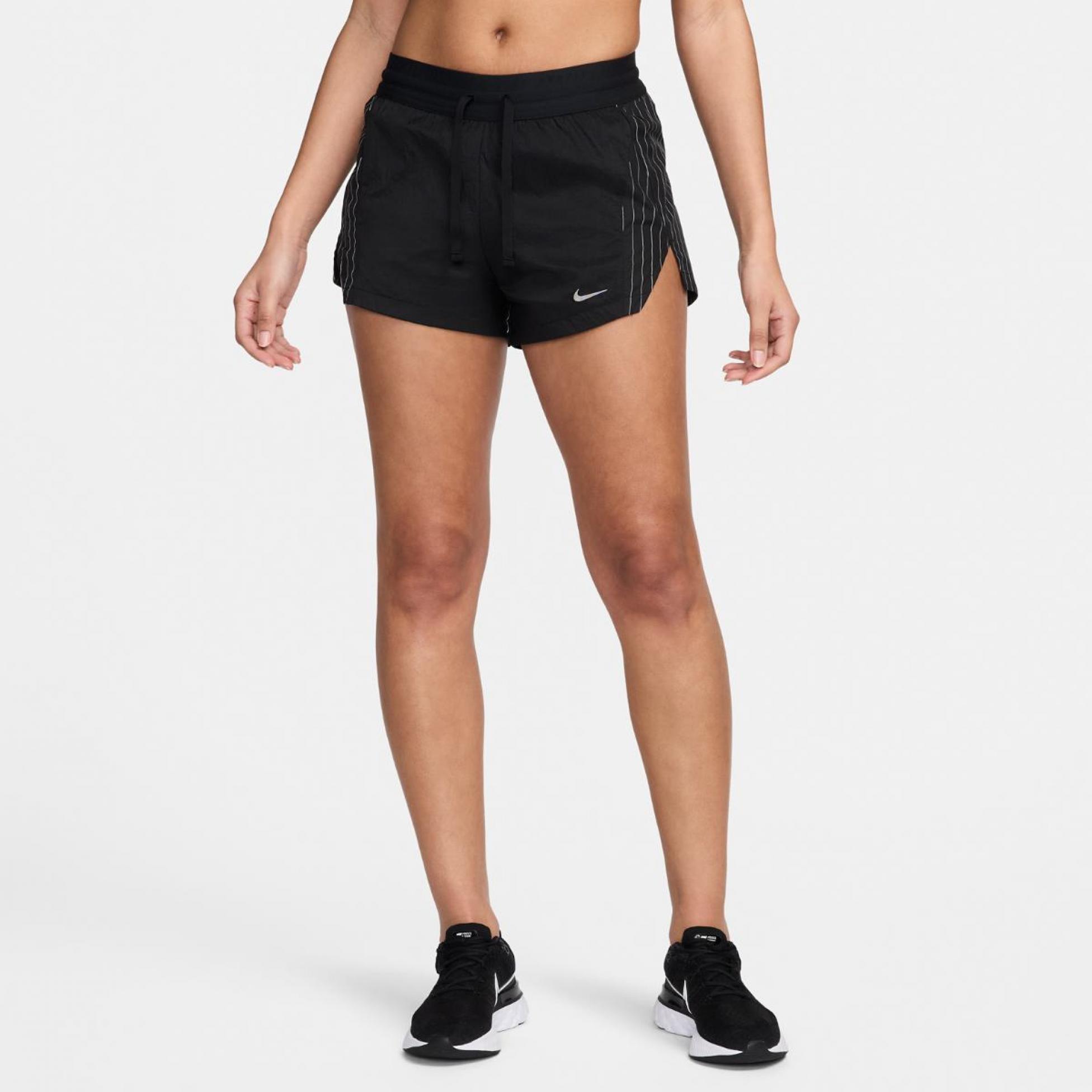 Жіночі шорти NIKE W RD RFLCTV MR 3IN BR SHRT FN2715-010