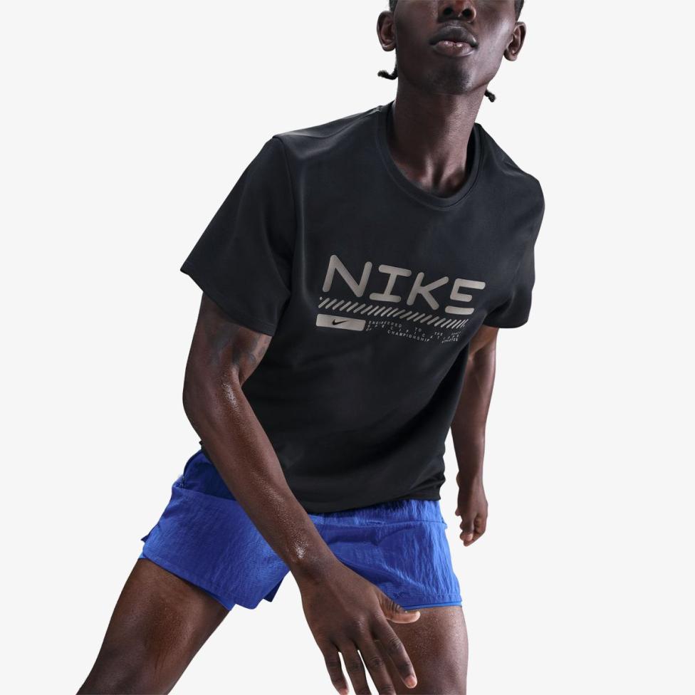 Чоловіча футболка NIKE M NK WINTER MILER SS TOP HV2676-010_image_3