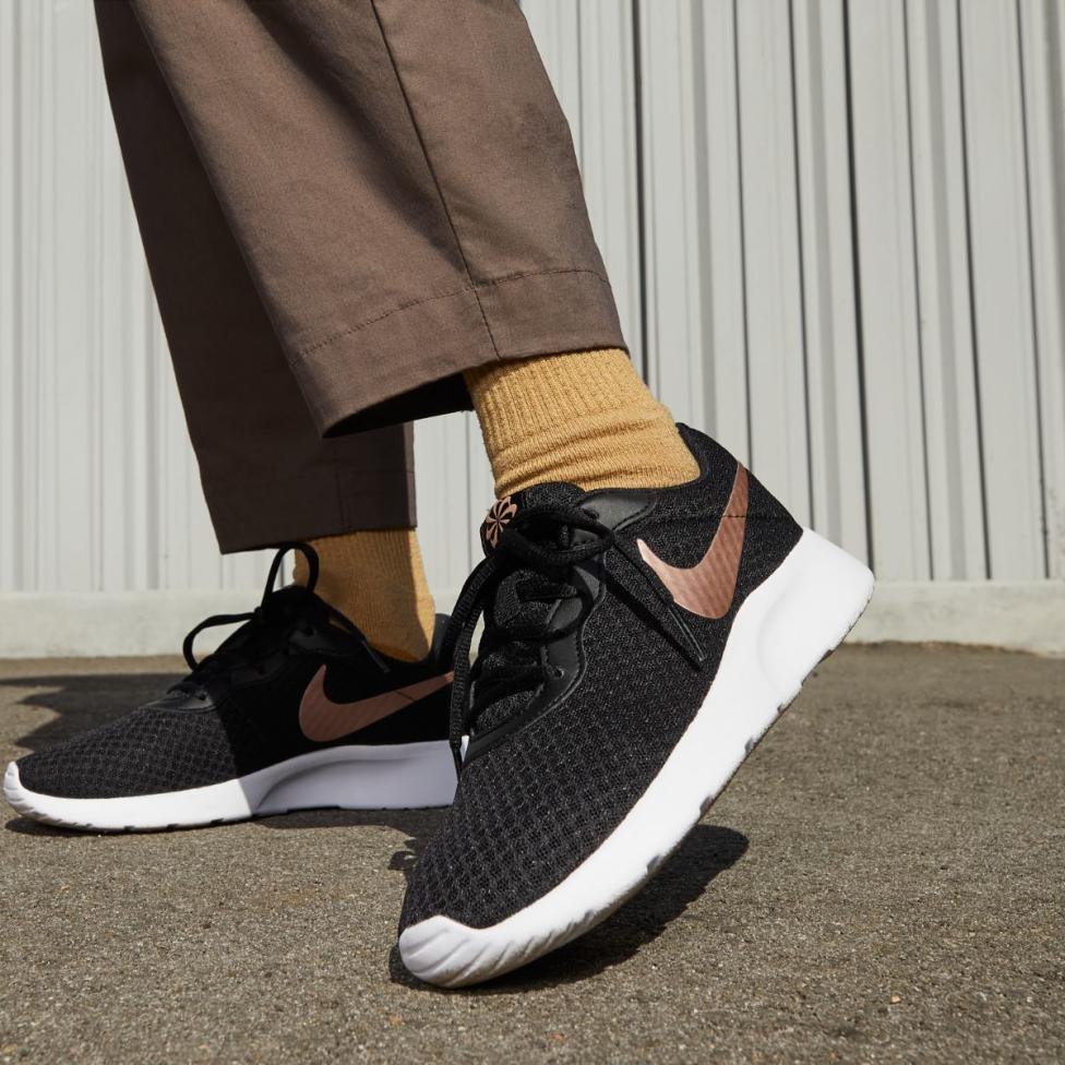 Жіночі кросівки NIKE WMNS TANJUN DJ6257-001_image_10